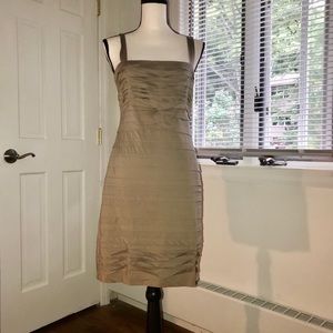 BCBGMaxAzria tiered mini dress w/ pickups size 6